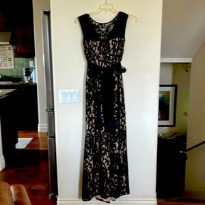 Long evening gown, fully lined umpire waist